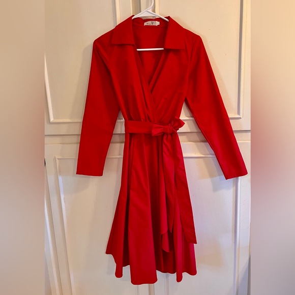 Powerful Red Dress that makes a wow statement wherever you are. Dress V size S - Picture 1 of 6